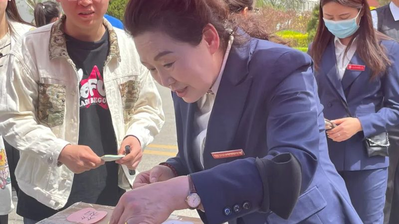 品牌设计公司的收费标准通常由以下几部分构成：