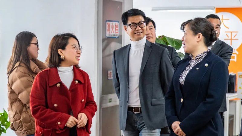 大学生如何加盟文化传媒公司？行业洞察与职业规划