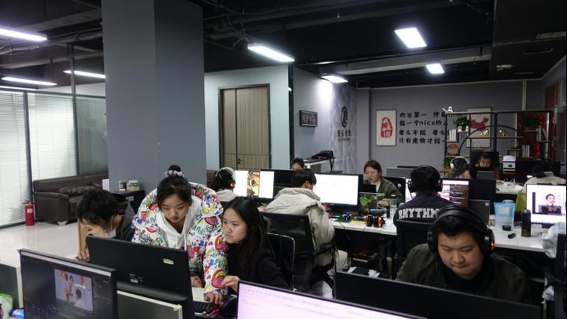 宣传片模板是制作宣传片时，制作方提供的参考模板。它通常包括以下内容：